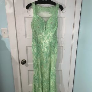 Prom dress *Worn once* Needs tailoring!